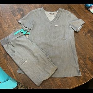 FIGS graphite scrub set